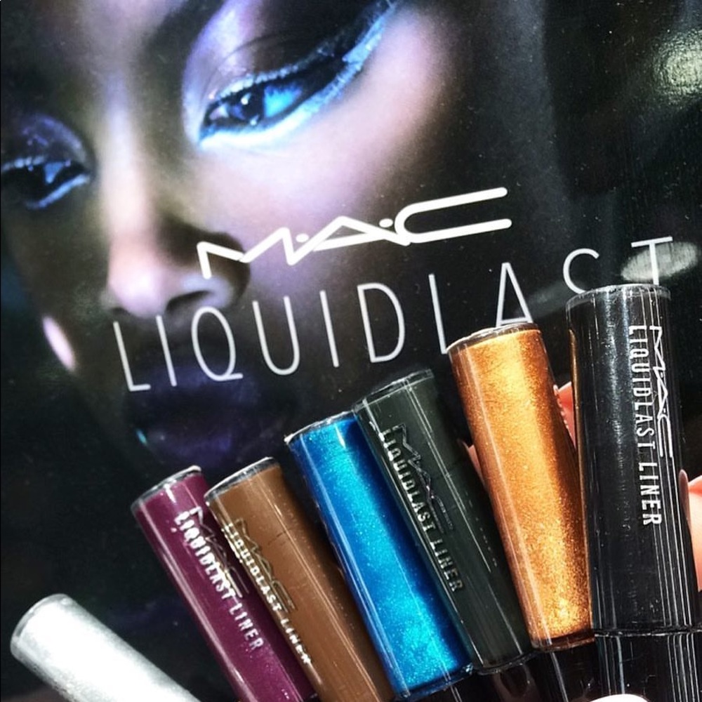 M.A.C Liquid Eye Liner Keep It Currant - Picture 3 of 6